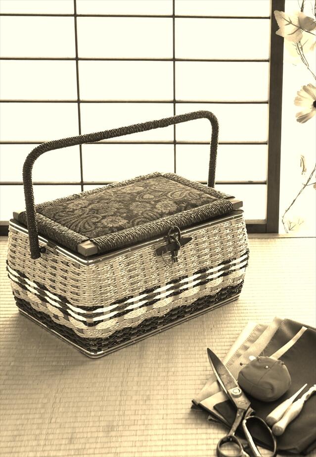 手編みのお裁縫箱 胴持ち手式(P柄・ペイズリー)木製留具付き 国産ソーイングバスケット 日本製