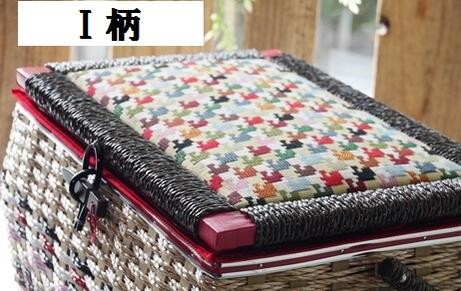 木製脚付き型ソーイングバスケット 胴持ち手式（茶）針箱屋オリジナル 手編みのお裁縫箱 日本製